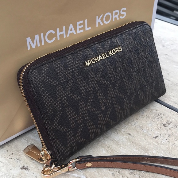 Michael Kors Phone Case Wristlet ❤️🌹❤️ - Picture 8 of 8